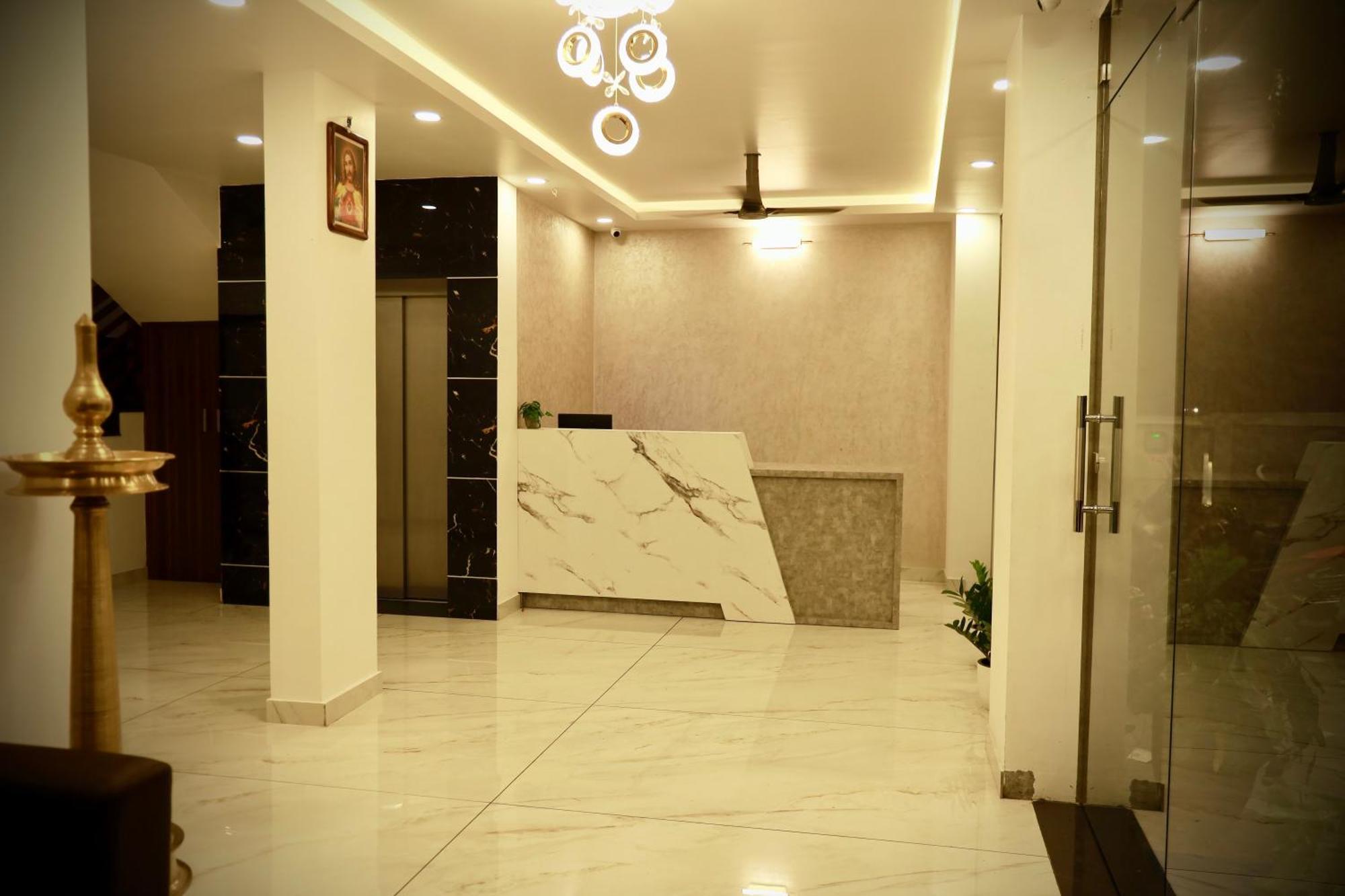 Hotel Silverstone Nedumbassery